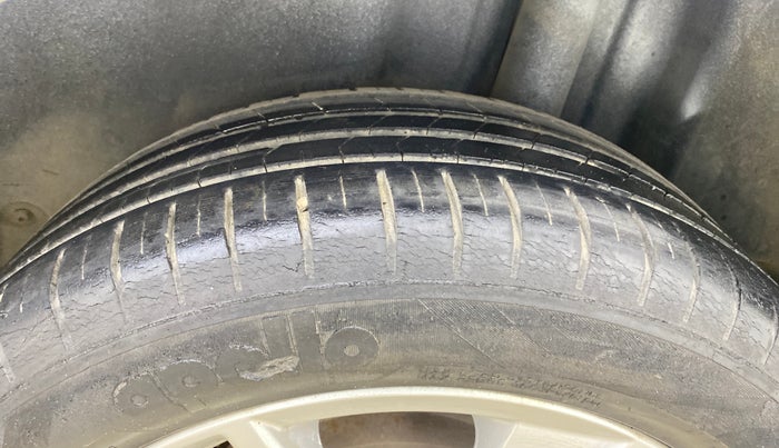 2017 Skoda Rapid STYLE 1.6 MPI AT, Petrol, Automatic, 54,614 km, Left Rear Tyre Tread