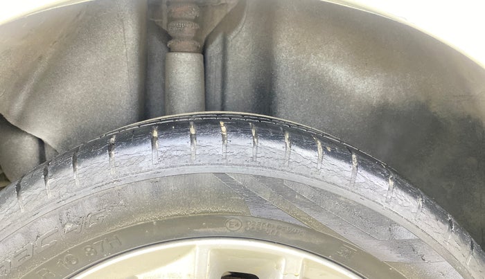 2017 Skoda Rapid STYLE 1.6 MPI AT, Petrol, Automatic, 54,614 km, Right Rear Tyre Tread