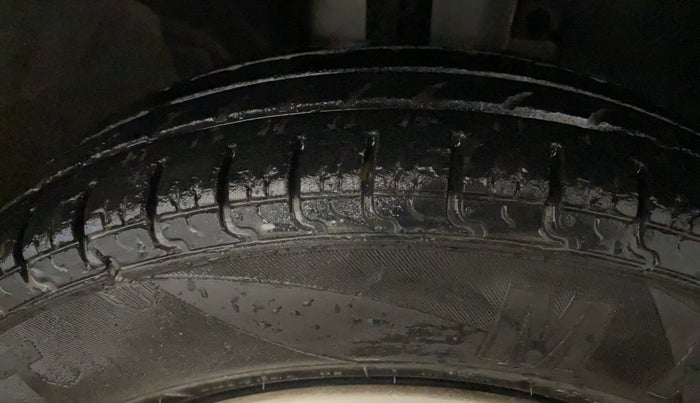 2016 Renault Kwid RXL, Petrol, Manual, 39,807 km, Right Front Tyre Tread