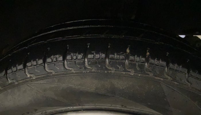 2016 Renault Kwid RXL, Petrol, Manual, 39,807 km, Left Rear Tyre Tread