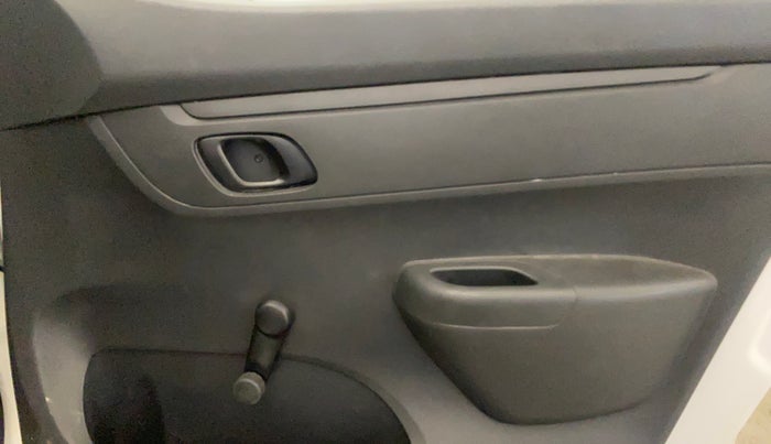 2016 Renault Kwid RXL, Petrol, Manual, 39,807 km, Driver Side Door Panels Control