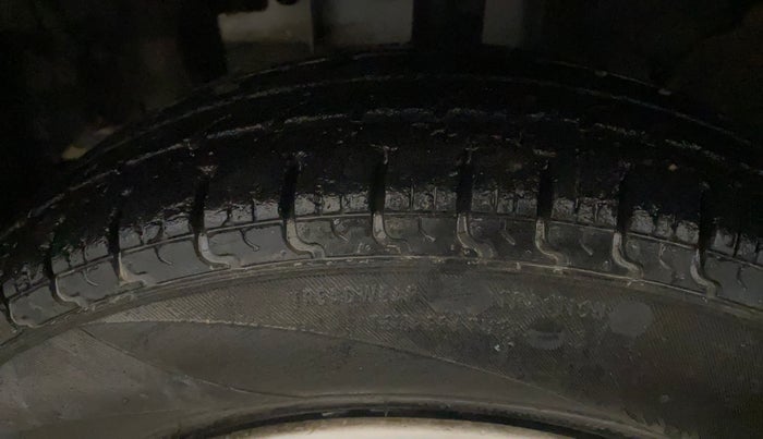 2016 Renault Kwid RXL, Petrol, Manual, 39,807 km, Left Front Tyre Tread