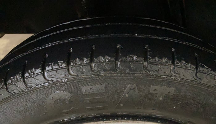 2016 Renault Kwid RXL, Petrol, Manual, 39,807 km, Right Rear Tyre Tread