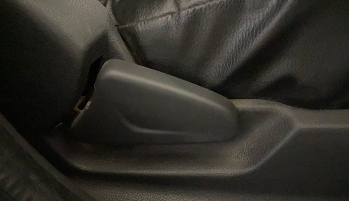 2016 Renault Kwid RXL, Petrol, Manual, 39,807 km, Driver Side Adjustment Panel