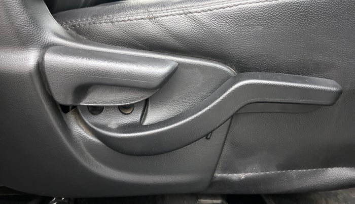 2016 Honda BR-V 1.5L I-VTEC V CVT, Petrol, Automatic, 36,726 km, Driver Side Adjustment Panel