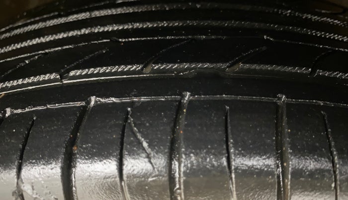2016 Maruti Celerio VXI, Petrol, Manual, 62,165 km, Right Front Tyre Tread