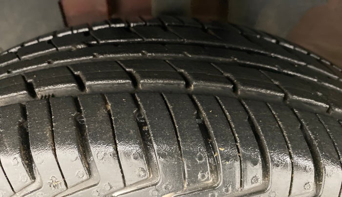 2018 Renault Kwid RXL, Petrol, Manual, 9,696 km, Left Front Tyre Tread