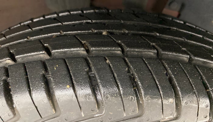 2018 Renault Kwid RXL, Petrol, Manual, 9,696 km, Right Front Tyre Tread