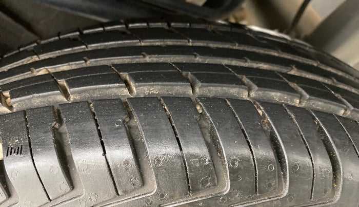 2018 Renault Kwid RXL, Petrol, Manual, 9,696 km, Right Rear Tyre Tread