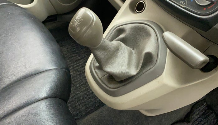 2014 Datsun Go T, Petrol, Manual, 61,002 km, Gear Lever