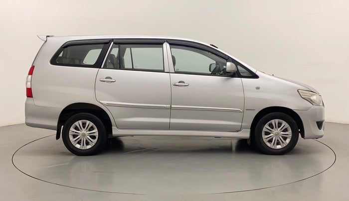 2012 Toyota Innova 2.5 GX 8 STR, Diesel, Manual, 1,18,307 km, Right Side View