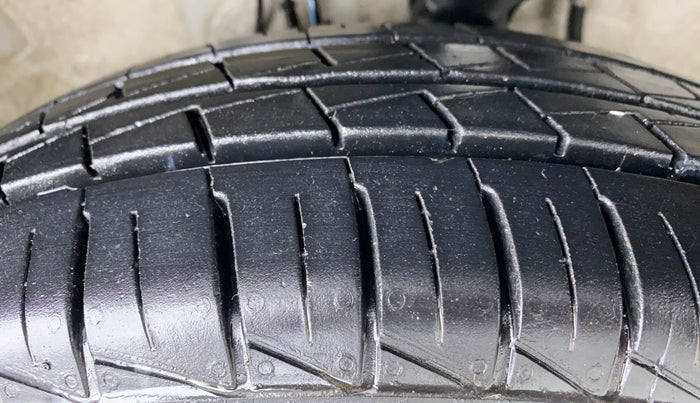 2021 Maruti Alto LXI OPT, Petrol, Manual, 2,290 km, Left Front Tyre Tread