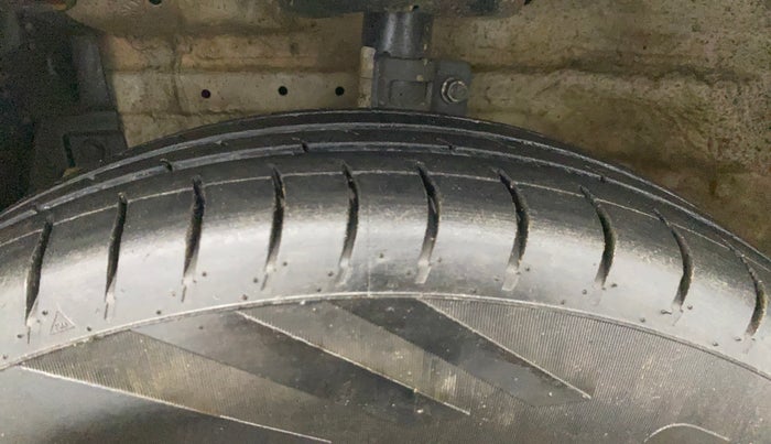 2017 Maruti Swift Dzire VXI (O), Petrol, Manual, 61,200 km, Left Front Tyre Tread