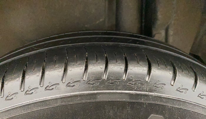 2017 Maruti Swift Dzire VXI (O), Petrol, Manual, 61,200 km, Left Rear Tyre Tread