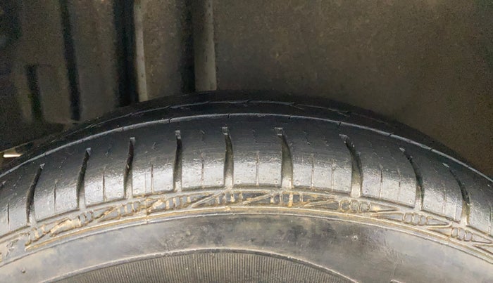 2017 Maruti Swift Dzire VXI (O), Petrol, Manual, 61,200 km, Right Rear Tyre Tread
