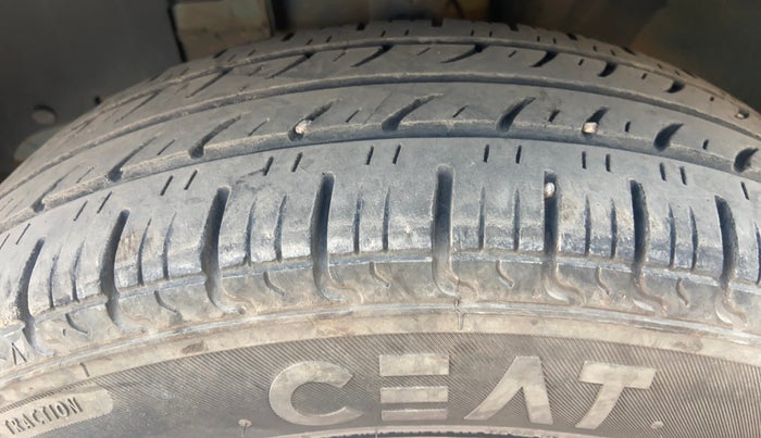 2020 Renault Kwid RXT 0.8, Petrol, Manual, 52,081 km, Left Front Tyre Tread