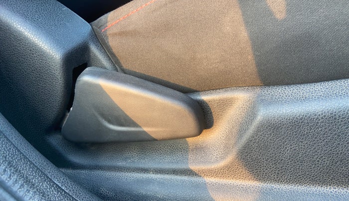 2020 Renault Kwid RXT 0.8, Petrol, Manual, 52,081 km, Driver Side Adjustment Panel