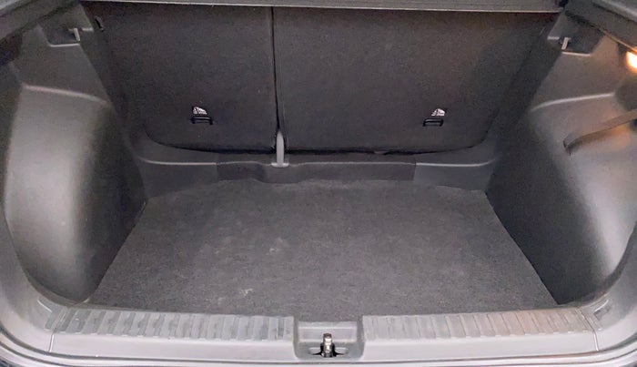 2021 Skoda KUSHAQ STYLE 1.5 TSI MT, Petrol, Manual, 7,348 km, Boot Inside