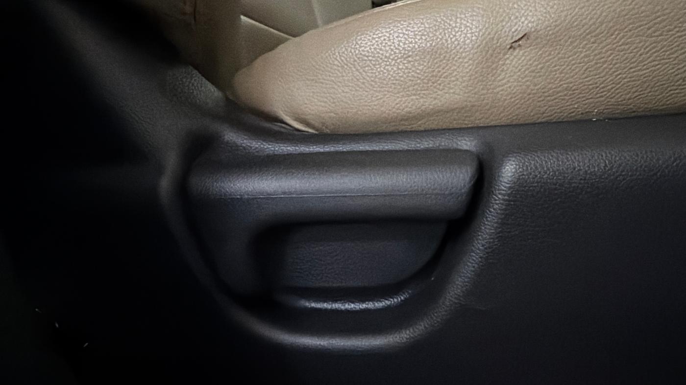 2022 Honda City 1.5L I-VTEC V MT 5TH GEN, Petrol, Manual, 47,685 km, Driver Side Adjustment Panel