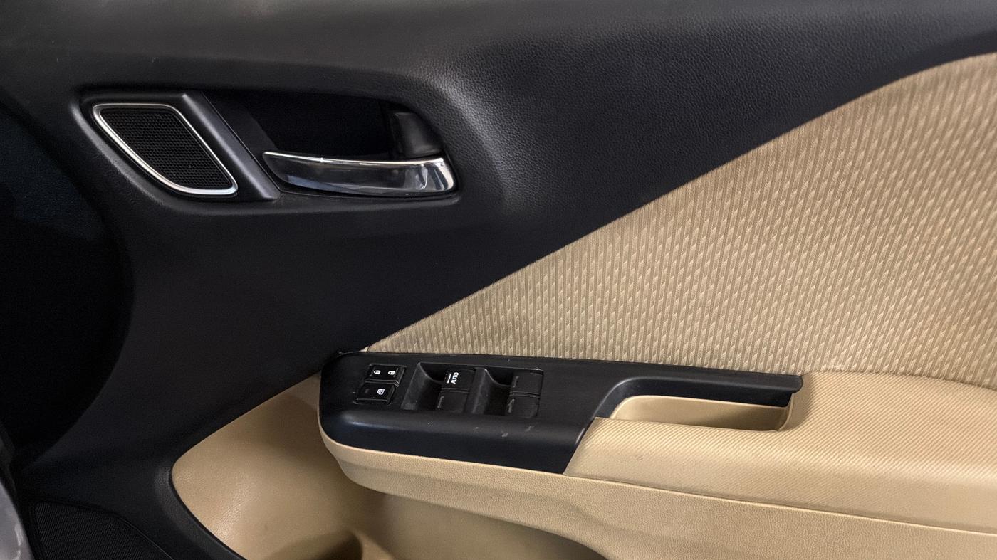 2022 Honda City 1.5L I-VTEC V MT 5TH GEN, Petrol, Manual, 47,685 km, Driver Side Door Panels Control