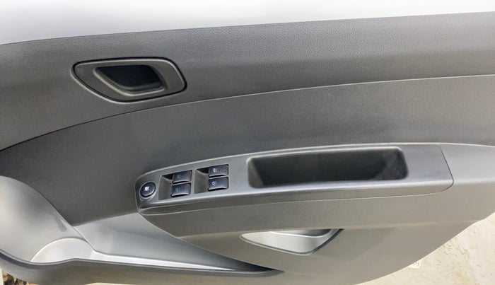 2013 Chevrolet Beat LT PETROL, Petrol, Manual, 68,685 km, Driver Side Door Panels Control