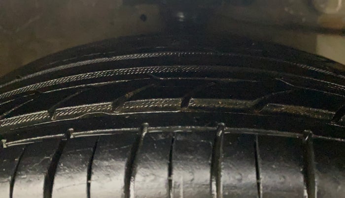 2013 Chevrolet Beat LT PETROL, Petrol, Manual, 68,685 km, Right Front Tyre Tread