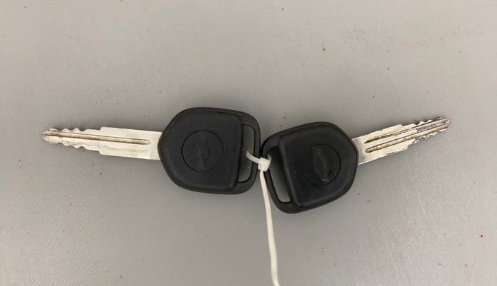 2013 Chevrolet Beat LT PETROL, Petrol, Manual, 68,685 km, Key Close Up