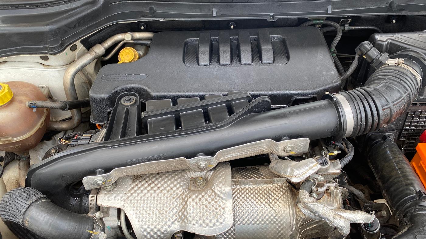 2023 Mahindra XUV300 W6 1.5 Sunroof Diesel, Diesel, Manual, 65,832 km, Engine View