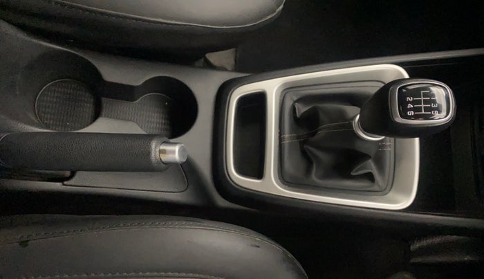 2022 Hyundai VENUE SX 1.5 CRDI, Diesel, Manual, 78,205 km, Gear Lever