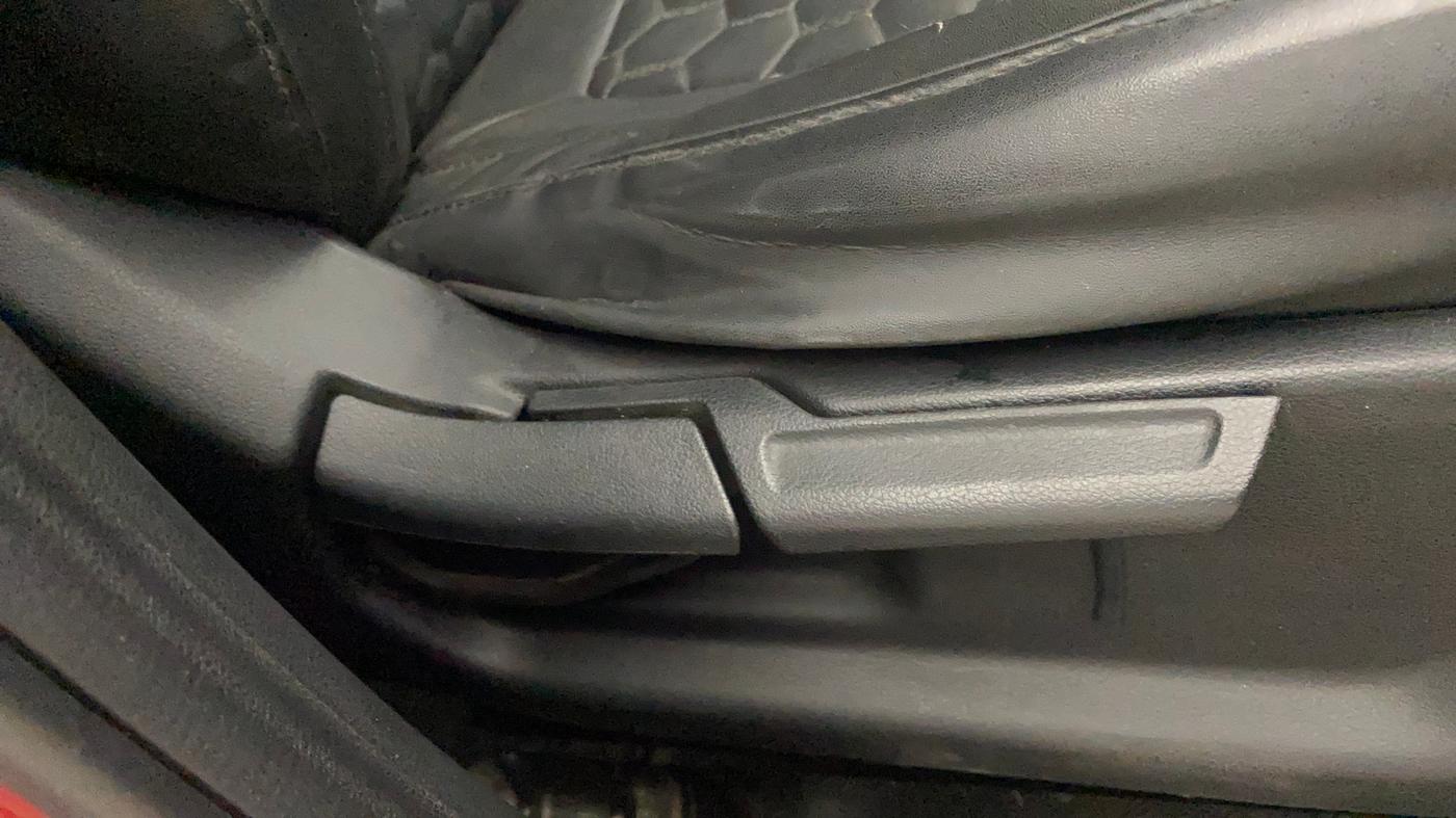 2022 Hyundai VENUE SX 1.5 CRDI, Diesel, Manual, 78,414 km, Driver Side Adjustment Panel