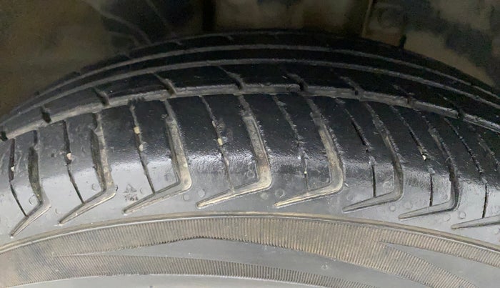 2017 Renault Kwid RXT 1.0, Petrol, Manual, 52,761 km, Right Front Tyre Tread