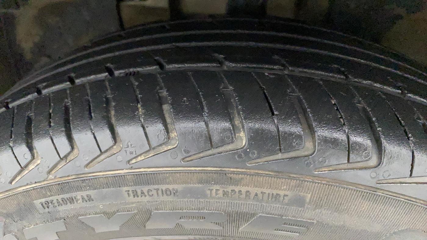 2017 Renault Kwid RXT 1.0, Petrol, Manual, 52,761 km, Left Front Tyre Tread
