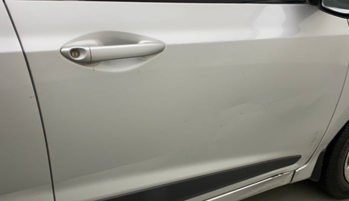 2014 Hyundai Xcent S (O) 1.2, CNG, Manual, 72,380 km, Driver-side door - Slightly dented
