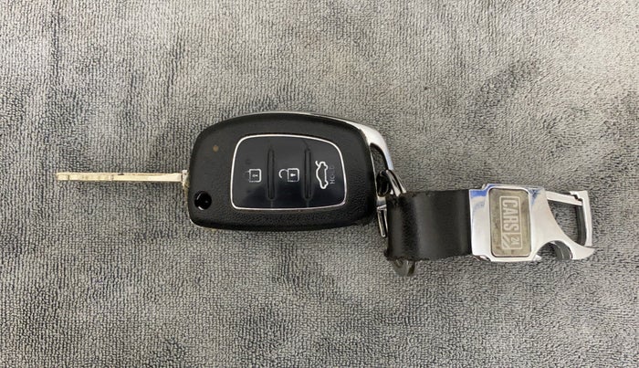2014 Hyundai Xcent S (O) 1.2, CNG, Manual, 72,380 km, Key Close Up
