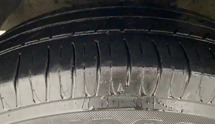 2014 Hyundai Xcent S (O) 1.2, CNG, Manual, 72,380 km, Left Front Tyre Tread