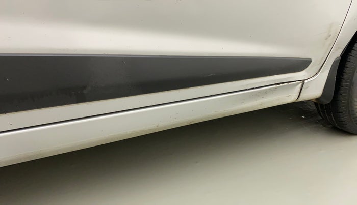 2014 Hyundai Xcent S (O) 1.2, CNG, Manual, 72,380 km, Right running board - Slightly dented