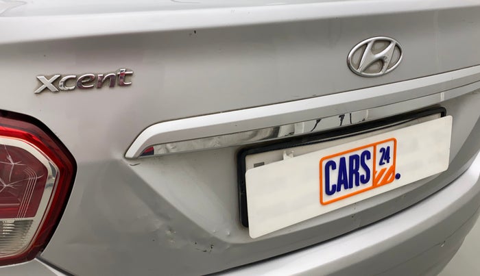 2014 Hyundai Xcent S (O) 1.2, CNG, Manual, 72,380 km, Dicky (Boot door) - Slightly dented