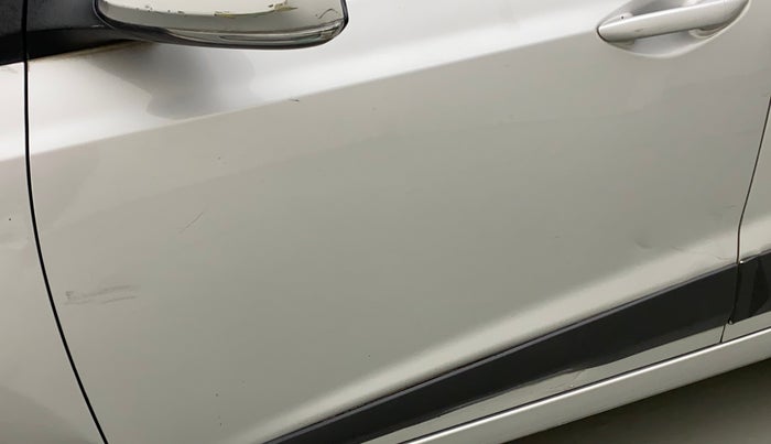 2014 Hyundai Xcent S (O) 1.2, CNG, Manual, 72,380 km, Front passenger door - Minor scratches