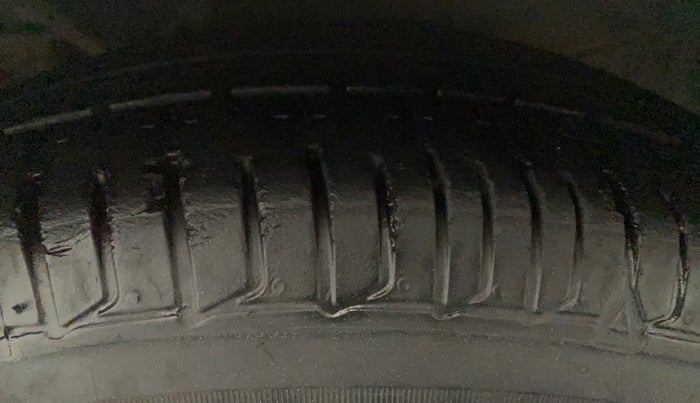 2014 Hyundai i10 SPORTZ 1.1, Petrol, Manual, 21,258 km, Left Front Tyre Tread