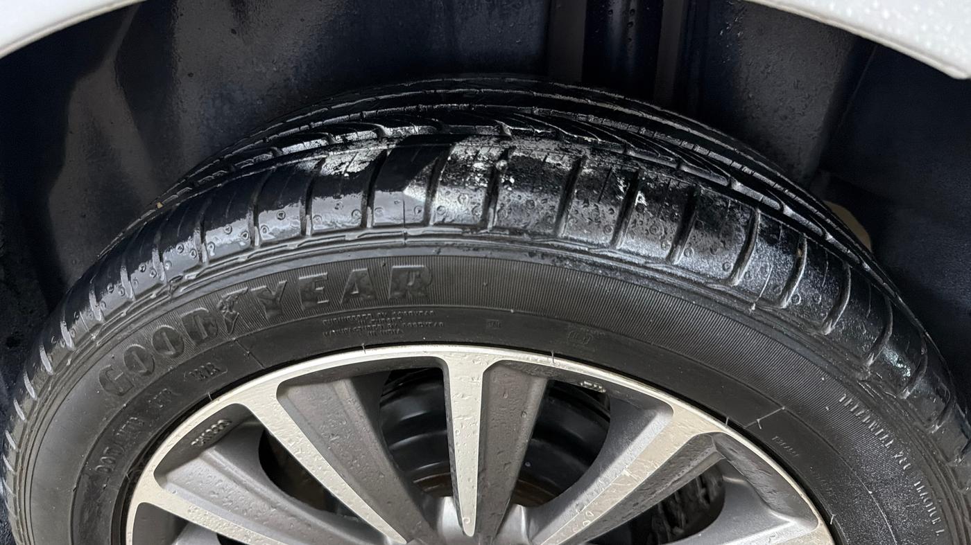 2018 Maruti Ciaz ALPHA  AT 1.5 SHVS PETROL, Petrol, Automatic, 75,763 km, Left Rear Tyre Tread