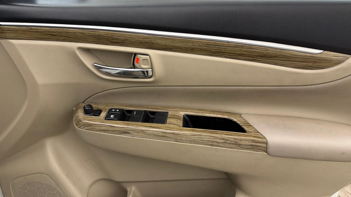 2018 Maruti Ciaz ALPHA  AT 1.5 SHVS PETROL, Petrol, Automatic, 75,763 km, Driver Side Door Panels Control