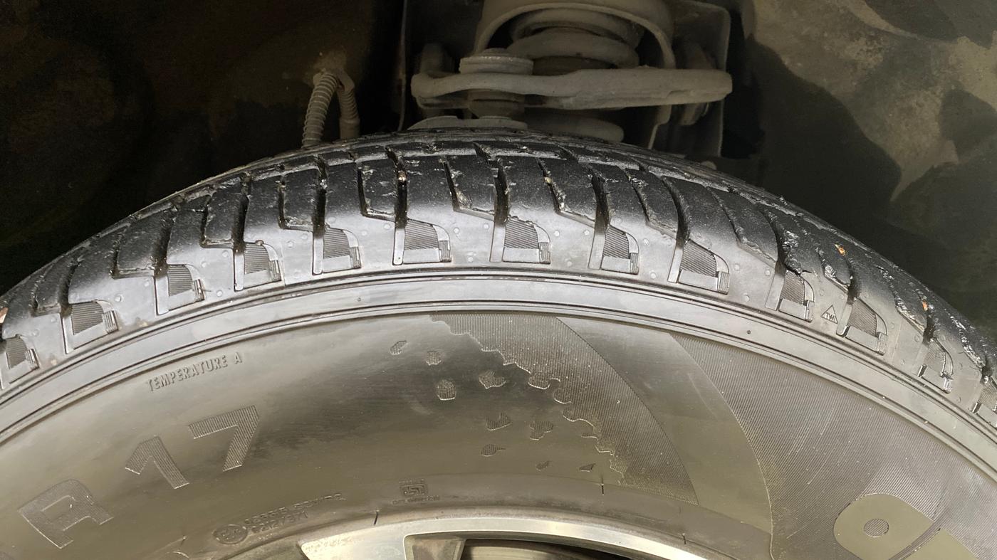 2023 Mahindra SCORPIO-N Z4 PETROL AT 7 STR, Petrol, Automatic, 32,447 km, Right Front Tyre Tread