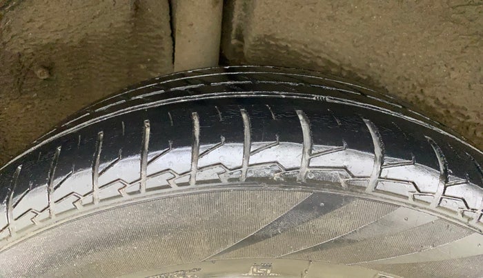 2016 Maruti Vitara Brezza ZDI PLUS, Diesel, Manual, 70,966 km, Right Rear Tyre Tread