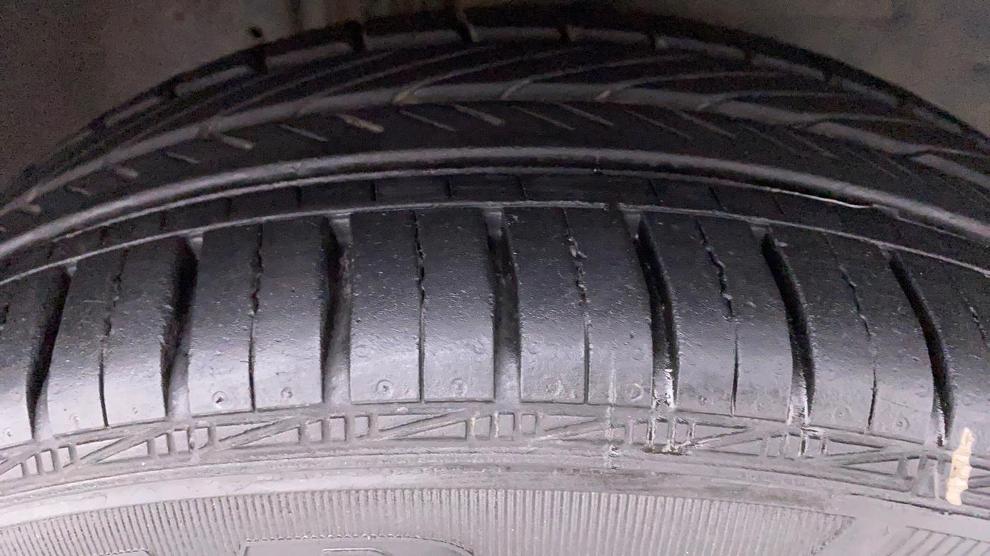2018 Toyota YARIS J MT, Petrol, Manual, 61,783 km, Right Front Tyre Tread