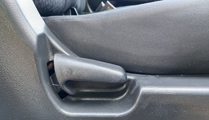 2013 Maruti Wagon R Stingray VXI, Petrol, Manual, 96,148 km, Driver Side Adjustment Panel