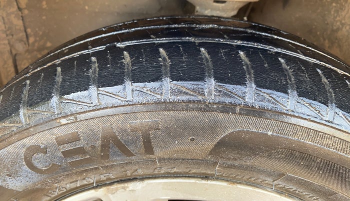 2013 Maruti Wagon R Stingray VXI, Petrol, Manual, 96,148 km, Left Front Tyre Tread