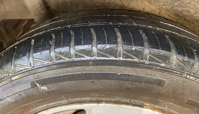 2013 Maruti Wagon R Stingray VXI, Petrol, Manual, 96,148 km, Right Rear Tyre Tread