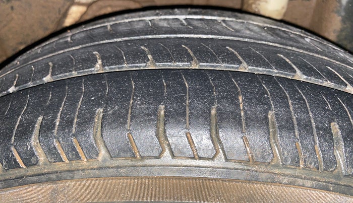 2016 Ford Figo Aspire TITANIUM 1.2 PETROL, Petrol, Manual, 62,201 km, Left Rear Tyre Tread