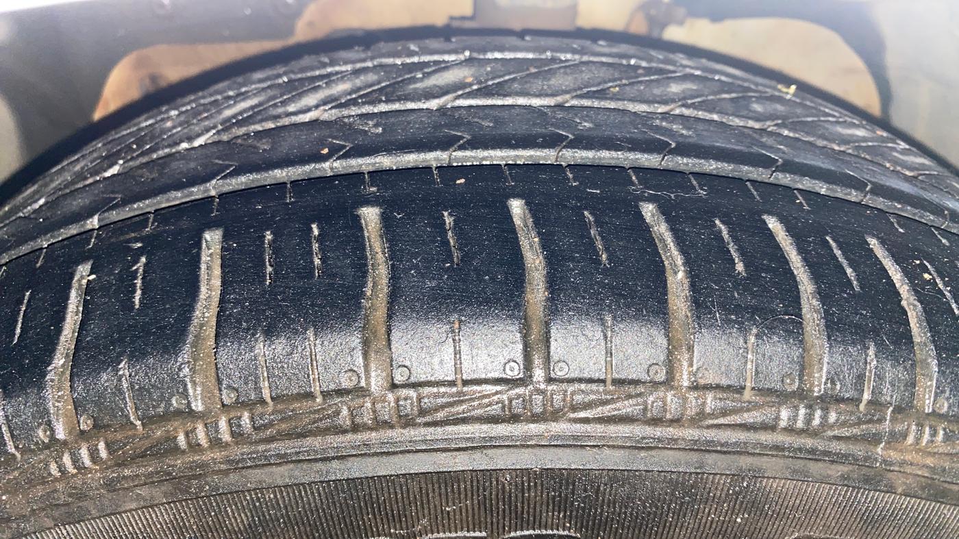 2016 Ford Figo Aspire TITANIUM 1.2 PETROL, Petrol, Manual, 62,201 km, Left Front Tyre Tread