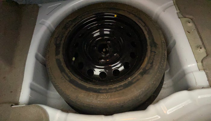 2016 Ford Figo Aspire TITANIUM 1.2 PETROL, Petrol, Manual, 62,201 km, Spare Tyre